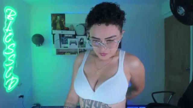 Image 2 of milley_rose Stream on Chaturbate on 1 month ago