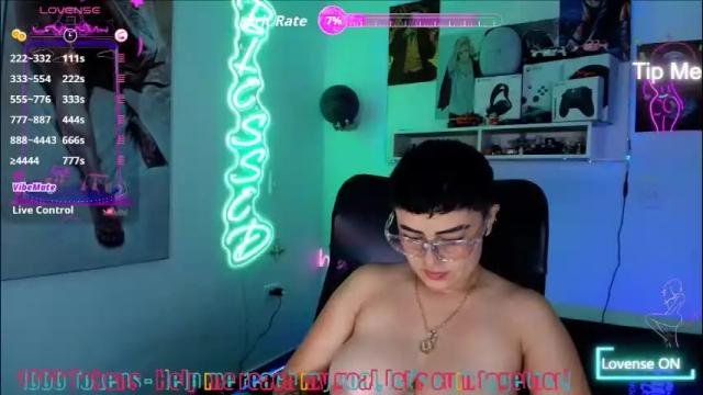 Image 2 of milley_rose Stream on Chaturbate on 3 days ago