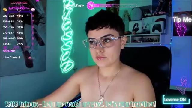 Image 7 of milley_rose Stream on Chaturbate on 3 days ago