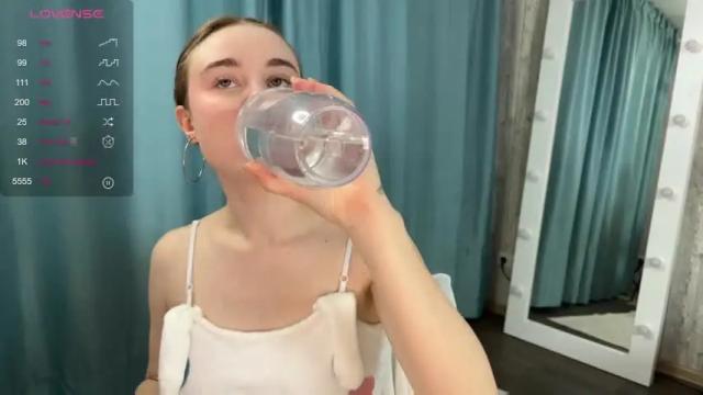 Image 8 of millie_way Stream on Chaturbate on 14 months ago