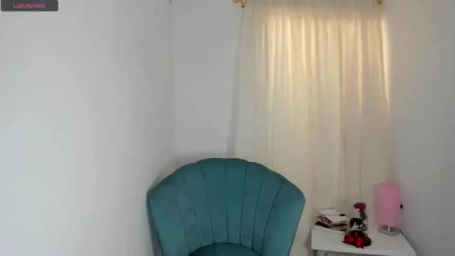Image 10 of milly_laurent Stream on Chaturbate on 19 months ago