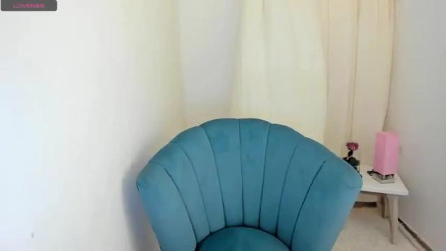 Image 12 of milly_laurent Stream on Chaturbate on 19 months ago