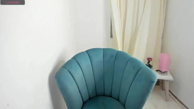 Image 11 of milly_laurent Stream on Chaturbate on 19 months ago