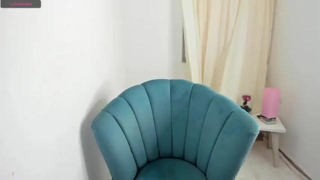Image 12 of milly_laurent Stream on Chaturbate on 19 months ago
