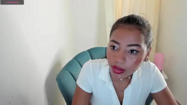 Image 3 of milly_laurent Stream on Chaturbate on 19 months ago