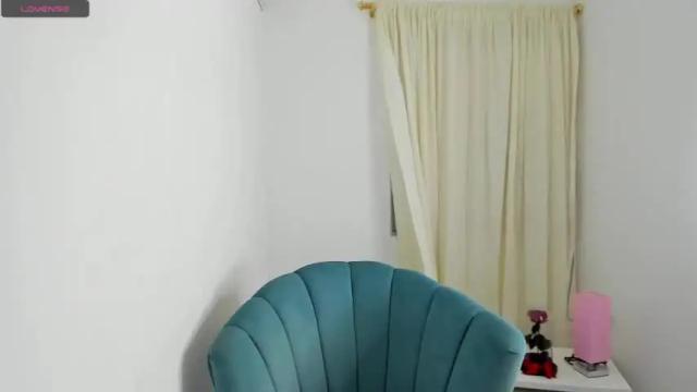 Image 11 of milly_laurent Stream on Chaturbate on 19 months ago