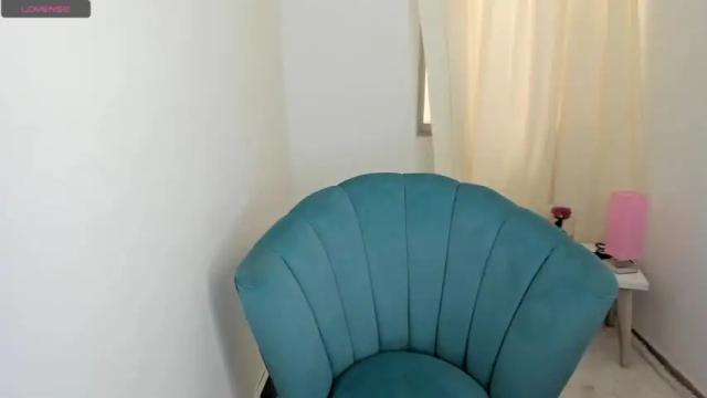 Image 12 of milly_laurent Stream on Chaturbate on 19 months ago