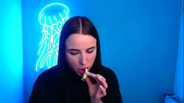 Image 3 of milly_liss Stream on Chaturbate on 17 days ago