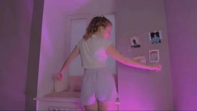 Image 7 of milly_milli Stream on Chaturbate on 24 months ago