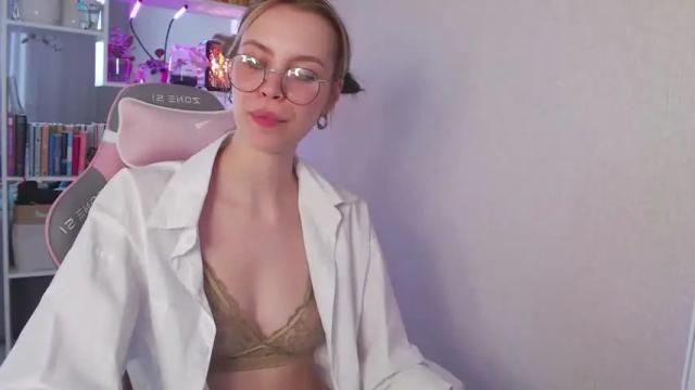 Image 6 of milly_ross23 Stream on Chaturbate on 13 months ago