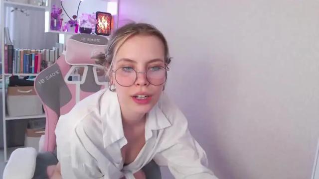 Image 8 of milly_ross23 Stream on Chaturbate on 13 months ago