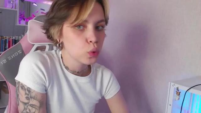 Image 11 of milly_ross23 Stream on Chaturbate on 12 months ago