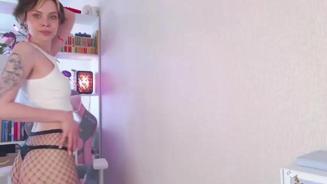 Image 10 of milly_ross23 Stream on Chaturbate on 12 months ago