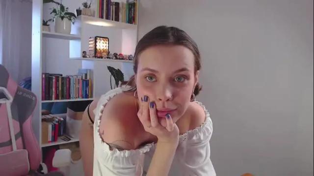 Image 8 of milly_ross23 Stream on Chaturbate on 1 month ago