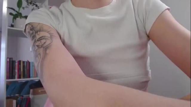 Image 4 of milly_ross23 Stream on Chaturbate on 26 days ago