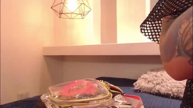 Image 7 of milu_w4llace Stream on Chaturbate on 2 months ago