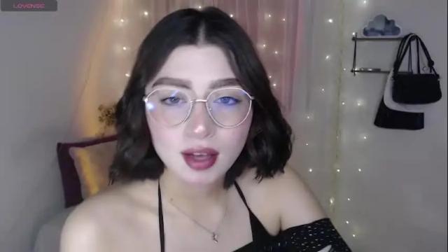 Image 2 of mily_thomson_b Stream on Chaturbate on 1 month ago