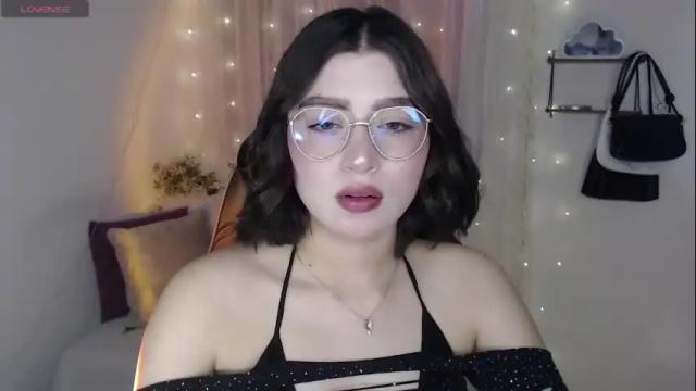 Image 3 of mily_thomson_b Stream on Chaturbate on 1 month ago