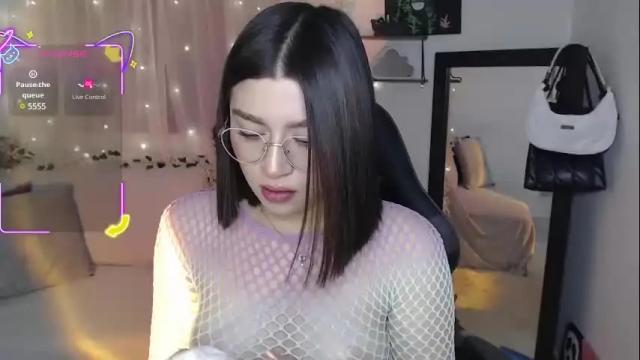 Image 2 of mily_thomson_b Stream on Chaturbate on 3 days ago