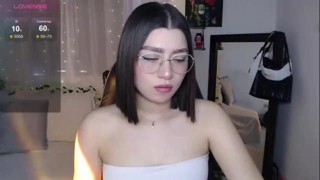 Image 3 of mily_thomson_b Stream on Chaturbate on 1 month ago