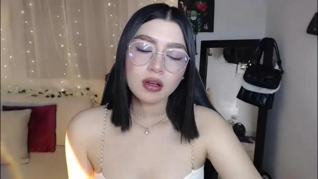 Image 2 of mily_thomson_b Stream on Chaturbate on 18 days ago