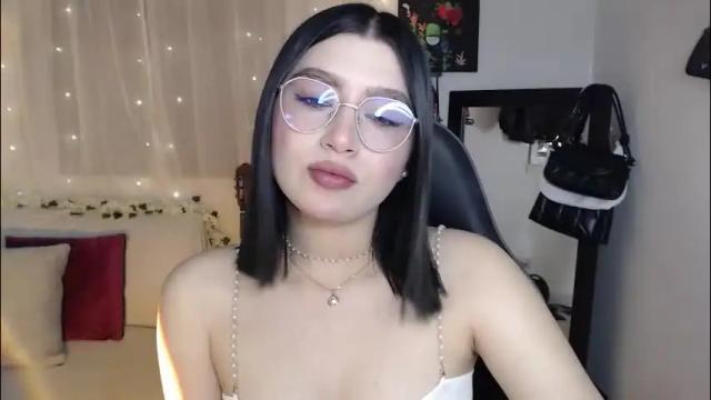 Image 3 of mily_thomson_b Stream on Chaturbate on 18 days ago