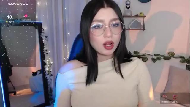 Image 2 of mily_thomson_b Stream on Chaturbate on 2 months ago