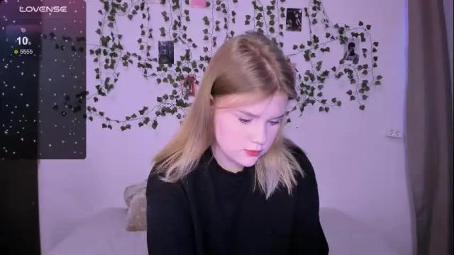 Image 2 of mina27372 Stream on Chaturbate on 1 month ago