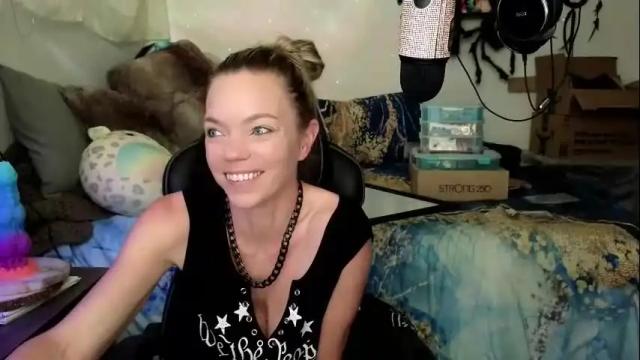 Image 3 of mindymars Stream on Chaturbate on 4 days ago