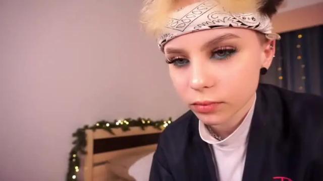 Image 11 of mini_cruella Stream on Chaturbate on 15 months ago