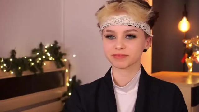 Image 3 of mini_cruella Stream on Chaturbate on 15 months ago