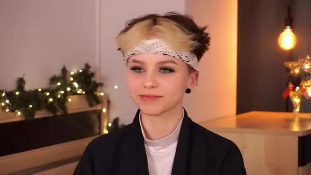 Image 6 of mini_cruella Stream on Chaturbate on 15 months ago