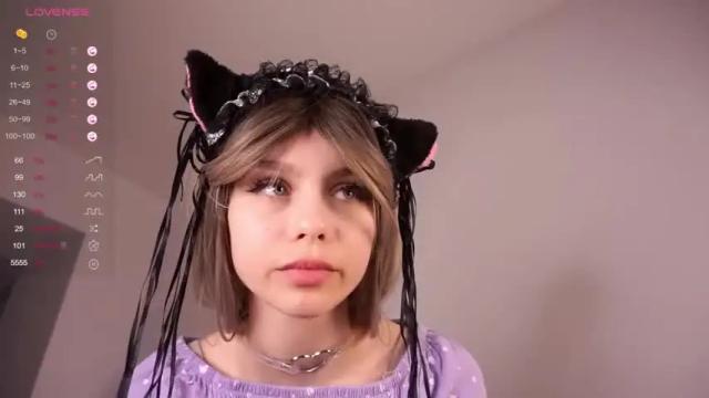 Image 4 of mini_cruella Stream on Chaturbate on 14 months ago