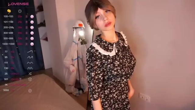 Image 2 of mini_cruella Stream on Chaturbate on 14 months ago