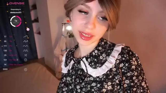 Image 4 of mini_cruella Stream on Chaturbate on 14 months ago