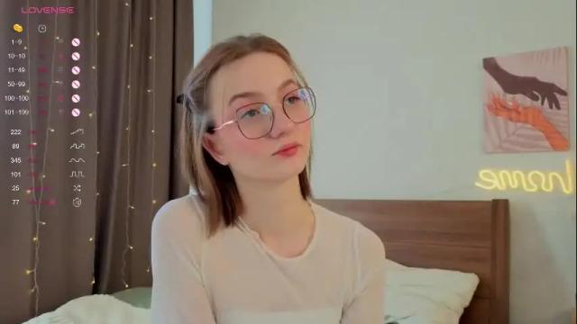 Image 2 of minnietammy Stream on Chaturbate on 6 days ago