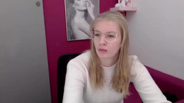 Image 3 of mira_dennis Stream on Chaturbate on 20 months ago