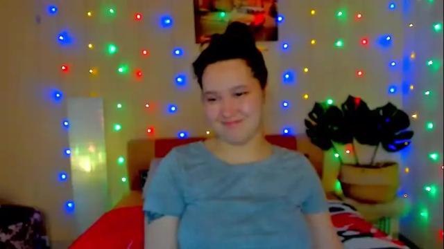 Image 2 of mira_karter Stream on Chaturbate on 13 days ago