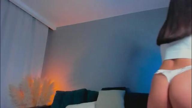 Image 4 of mirabrunette Stream on Chaturbate on 2 months ago