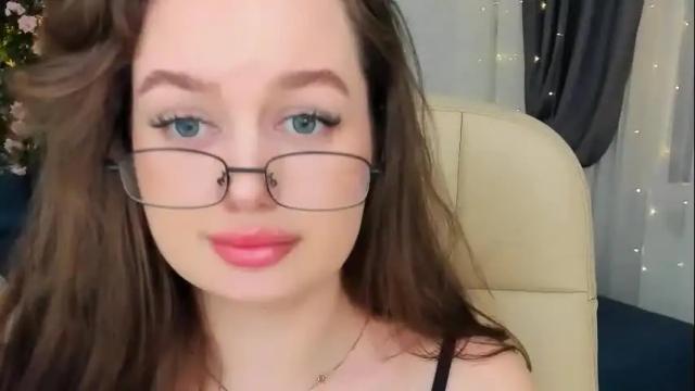 Image 8 of miraclecurly Stream on Chaturbate on 2 months ago