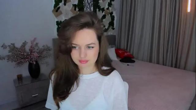 Image 2 of miraclecurly Stream on Chaturbate on 2 months ago