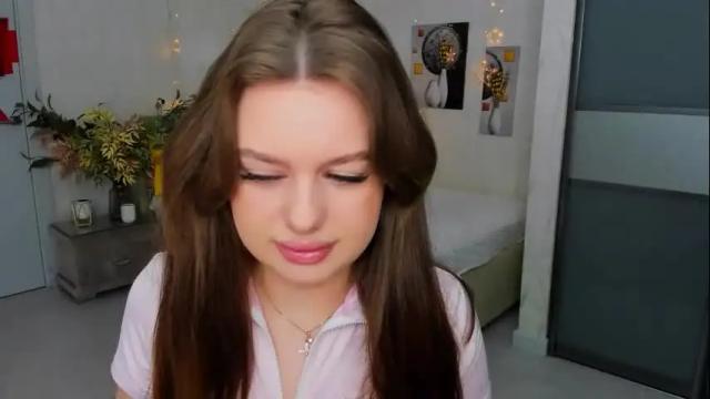 Image 2 of miraclecurly Stream on Chaturbate on 2 months ago