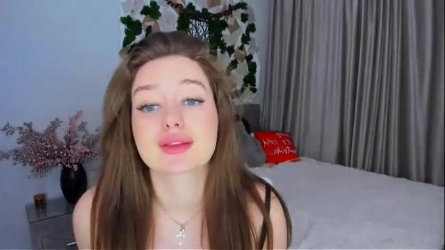 Image 8 of miraclecurly Stream on Chaturbate on 2 months ago