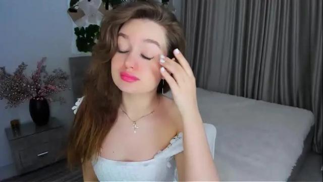 Image 3 of miraclecurly Stream on Chaturbate on 2 months ago