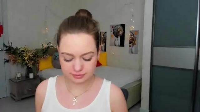 Image 2 of miraclecurly Stream on Chaturbate on 2 months ago