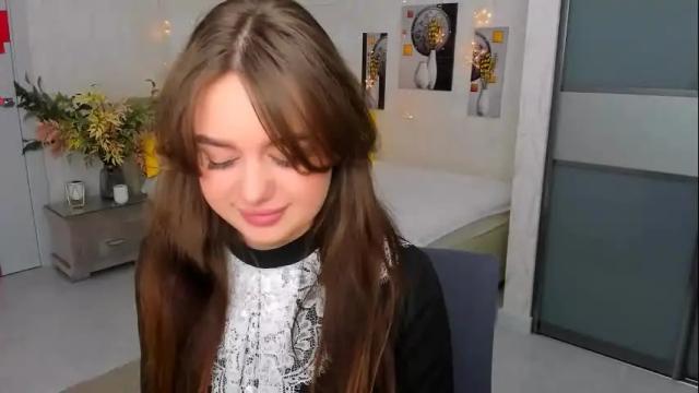 Image 3 of miraclecurly Stream on Chaturbate on 1 month ago