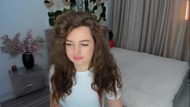 Image 10 of miraclecurly Stream on Chaturbate on 1 month ago