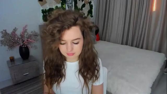 Image 4 of miraclecurly Stream on Chaturbate on 1 month ago