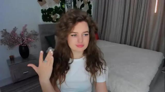 Image 6 of miraclecurly Stream on Chaturbate on 1 month ago