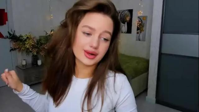 Image 12 of miraclecurly Stream on Chaturbate on 1 month ago
